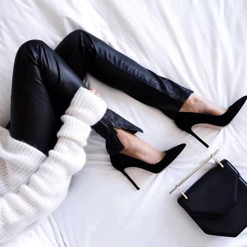 Giày cao gót mũi nhọn màu đen phong cách chuyên nghiệp cho trang phục công sở với mọi phong cách