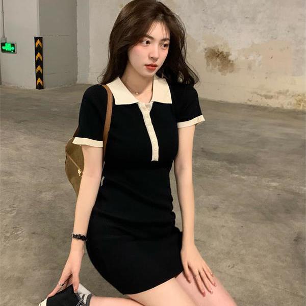 Đầm Ôm Một Hàng Nút Cài Nhỏ Nhẹ Nhàng Sang Trọng Niche Thời Trang Mùa Hè
