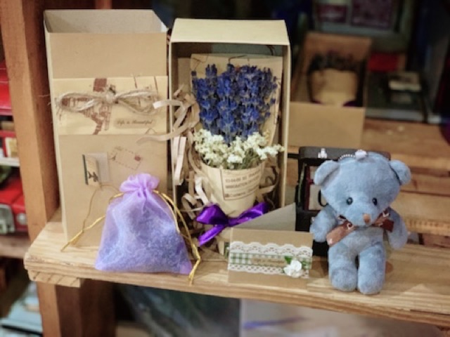 Hộp quà tặng Bó hoa Oải hương Lavender mini kèm gấu bông ( tặng thiệp + túi hương ) | BigBuy360 - bigbuy360.vn
