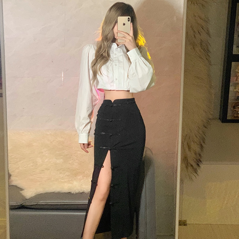 Kliou 2022 Mới vào mùa hè Chân váy midi KLIOU dáng chữ A lưng cao màu đen trơn xẻ tà phối nút cài phong cách cổ điển mùa hè dành cho nữ