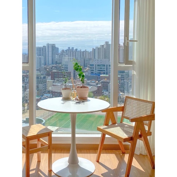 Bàn trà Tulip trắng phong cách Hàn Quốc đơn giản