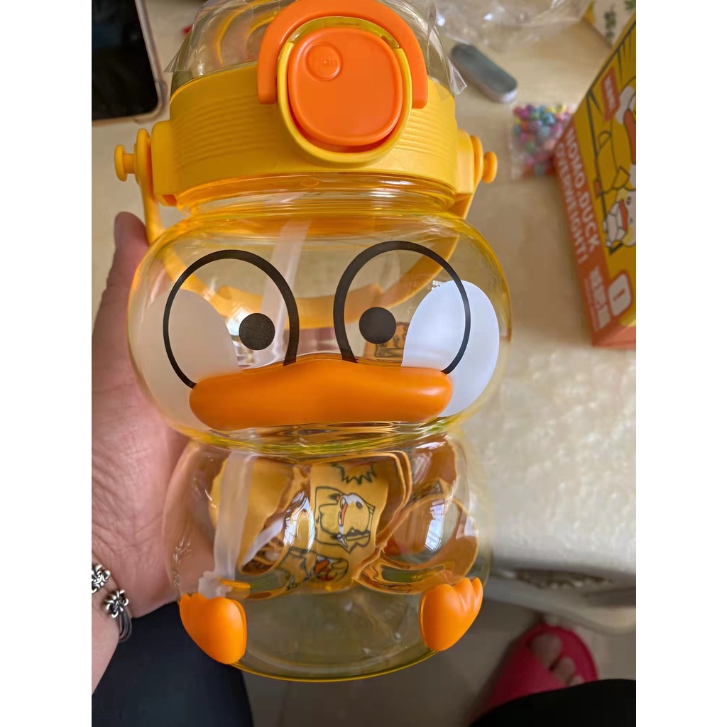 Bình Nước Nhựa Hình Vịt Vàng Hoạt Hình Dễ Thương Kèm Ống Hút 1200ml bình nước cho bé