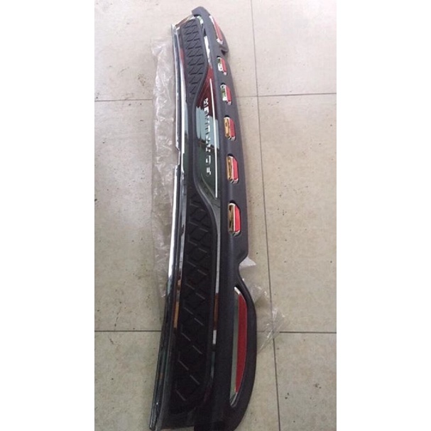 Ốp Chống trầy cốp ngoài Nhựa 3D xe Toyota Fortuner đời 2008 đến 2015