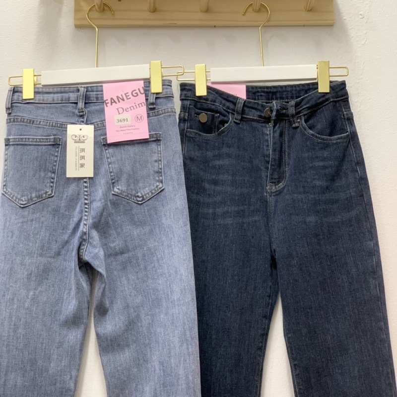Quần jeans ống xuông form vừa