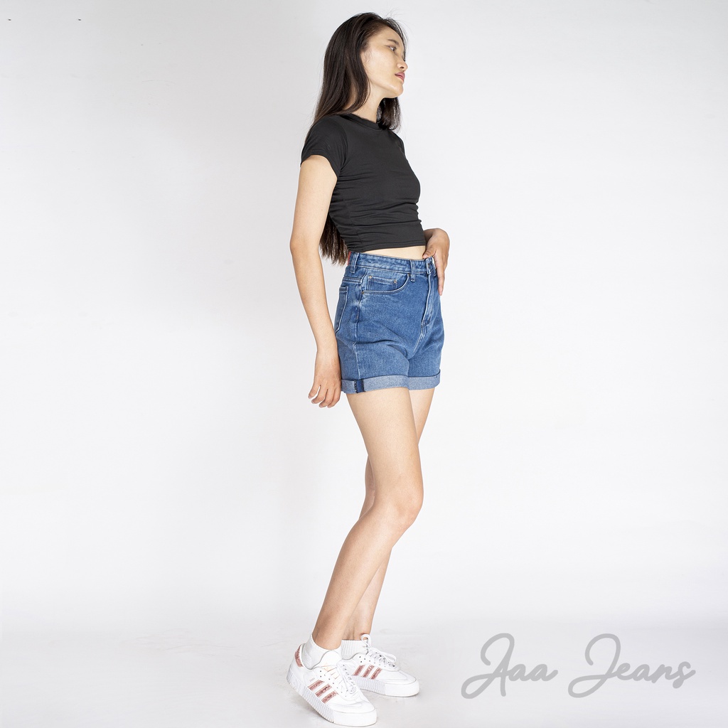 Quần short màu xanh dương lật line Aaa Jeans