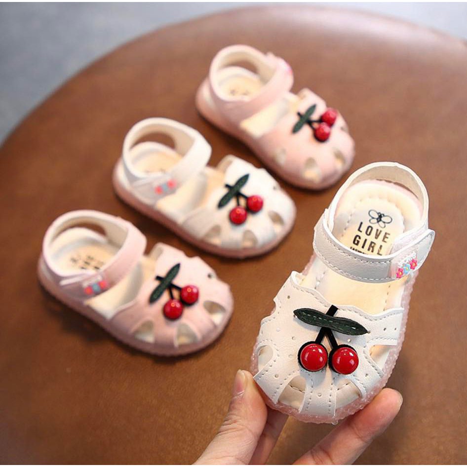 Dép Sandal Tập Đi Cho Bé Gái Đế Siêu Mềm Chống Trơn Trượt Đính Cherry 0- 4 Tuổi M025