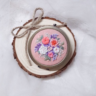 Gương thêu tay handmade