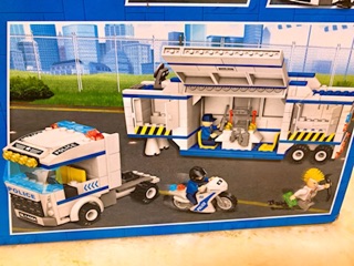 Đồ chơi Lego Juniors 10675 - Cảnh sát bắt kẻ trộm