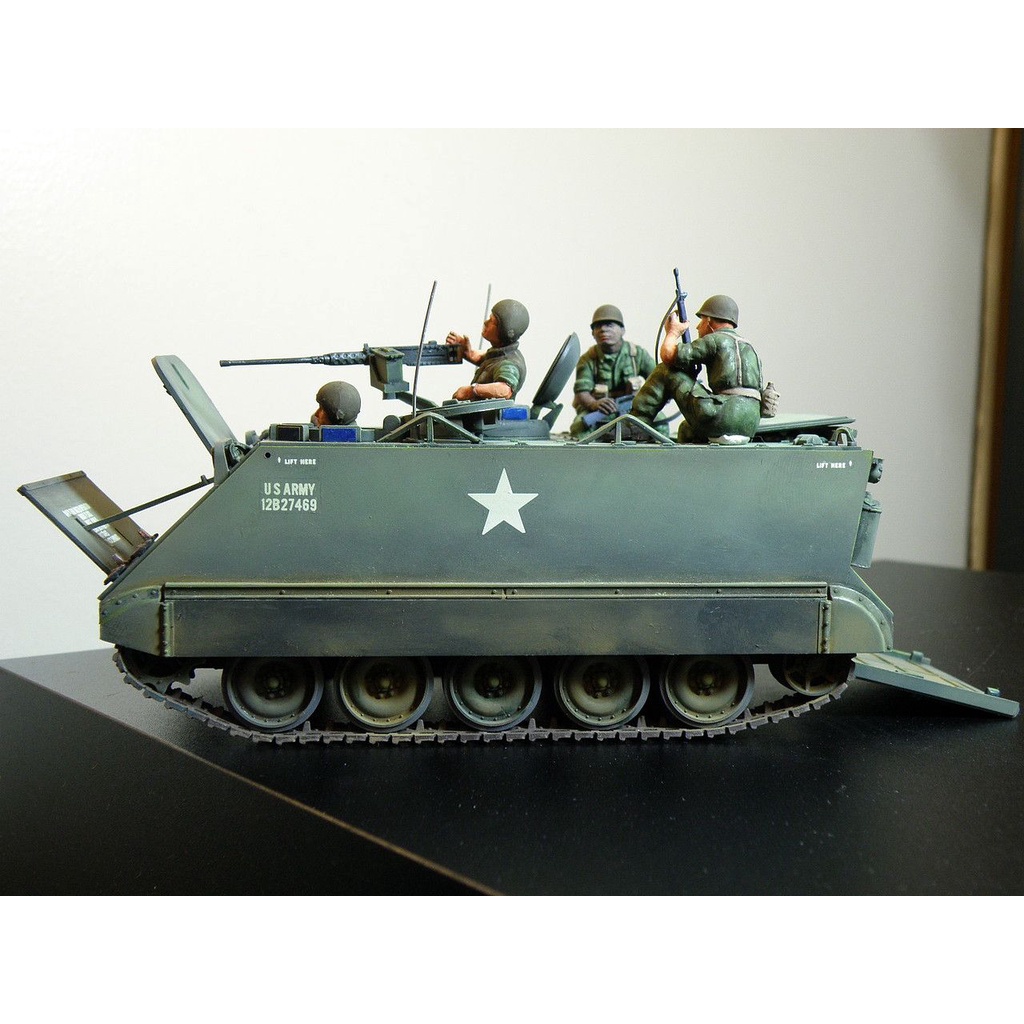 Mô hình quân sự xe bọc thép Mỹ 1/35 SCALE M113 U.S. ARMOURED PERSONNEL CARRIER 35040 - GDC
