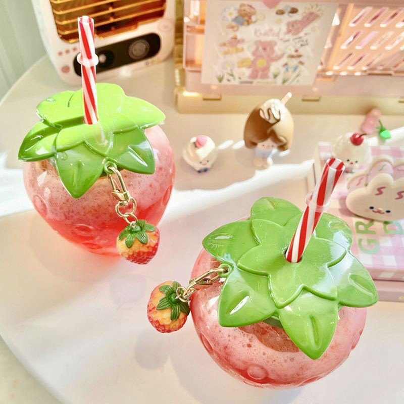 Bình Nước Dâu Tây💚CAM KẾT CHUẨN💚Bình Đựng Nước Hình Quả Dâu Tây Kèm Ống Hút Và Móc Khóa Dâu Tây