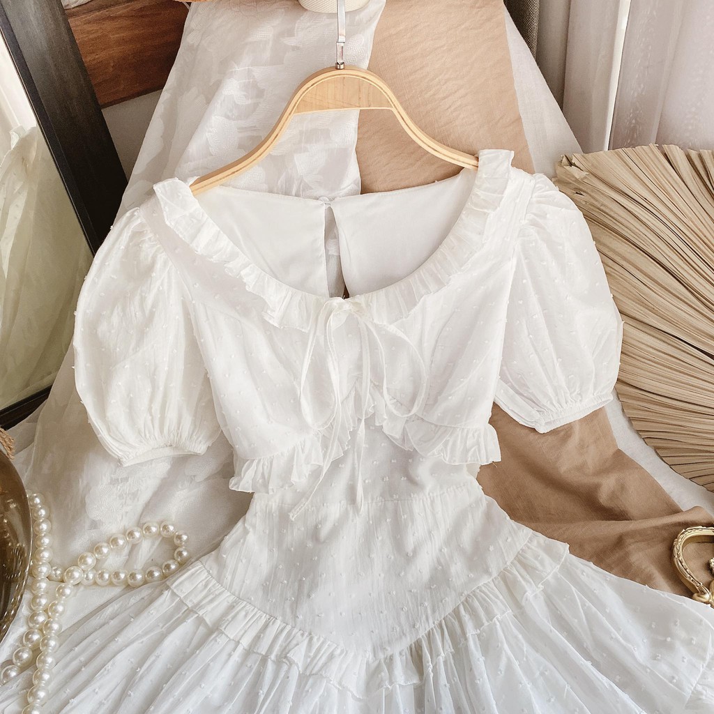 ĐẦM TRẮNG VIỀN BÈO TẦNG TAY BỒNG CUTOUT LƯNG | BigBuy360 - bigbuy360.vn