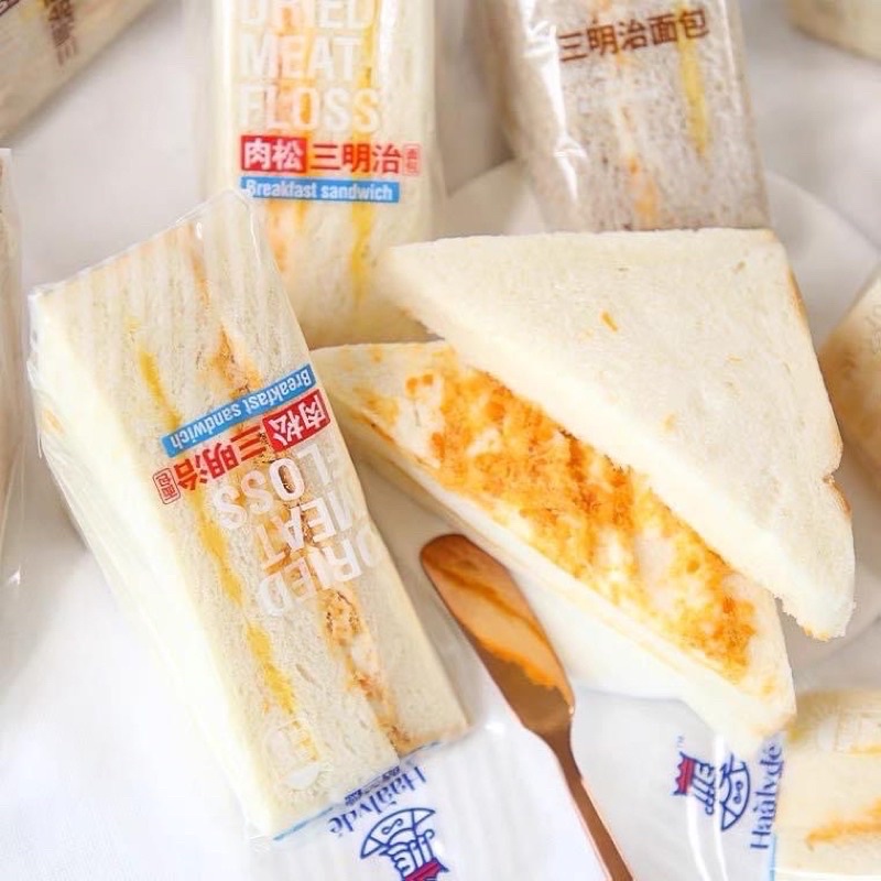 1 cái bánh Sandwich toast phô mai bơ ruốc mặn