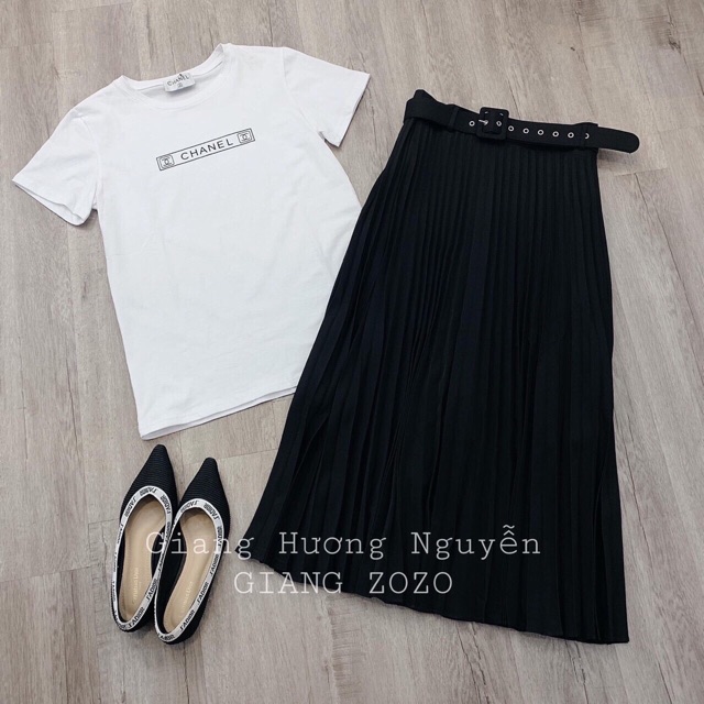 Chân váy xếp ly kèm đai đục lỗ