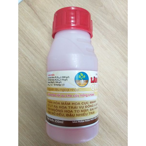 Phân bón lá Siêu lân đỏ đậm đặc QT04 chai 250ml