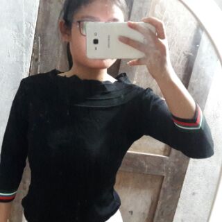 Áo len mongtoghi trễ vai