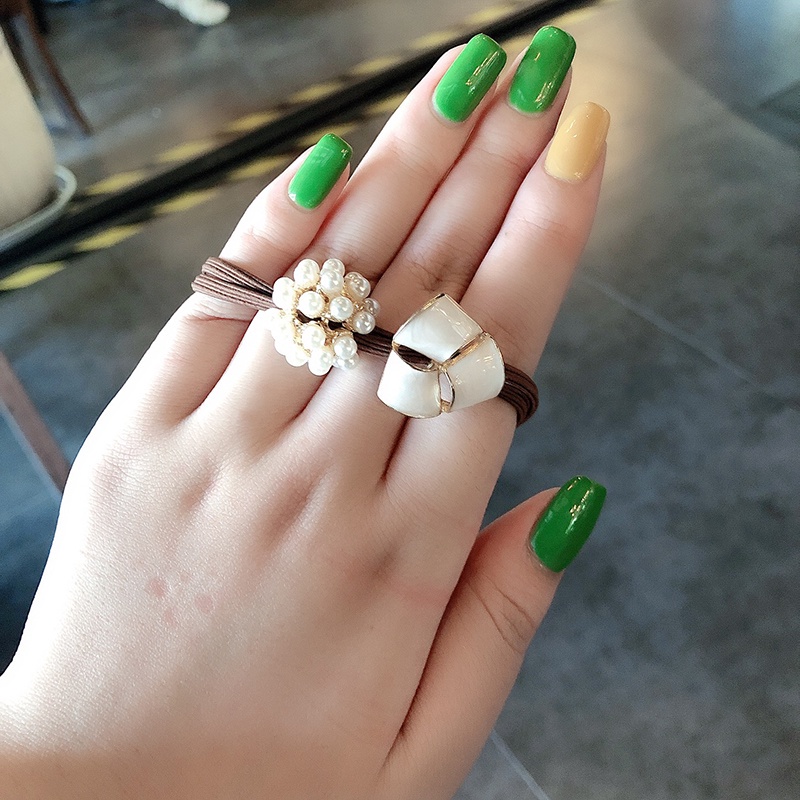 Dây Cột Tóc Hình Tam Giác Đính Ngọc Trai Dễ Thương