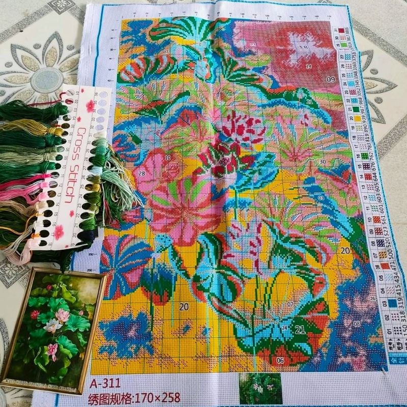 Tranh thêu chữ thập hoa sen. Tranh thêu đầm sen size vừa