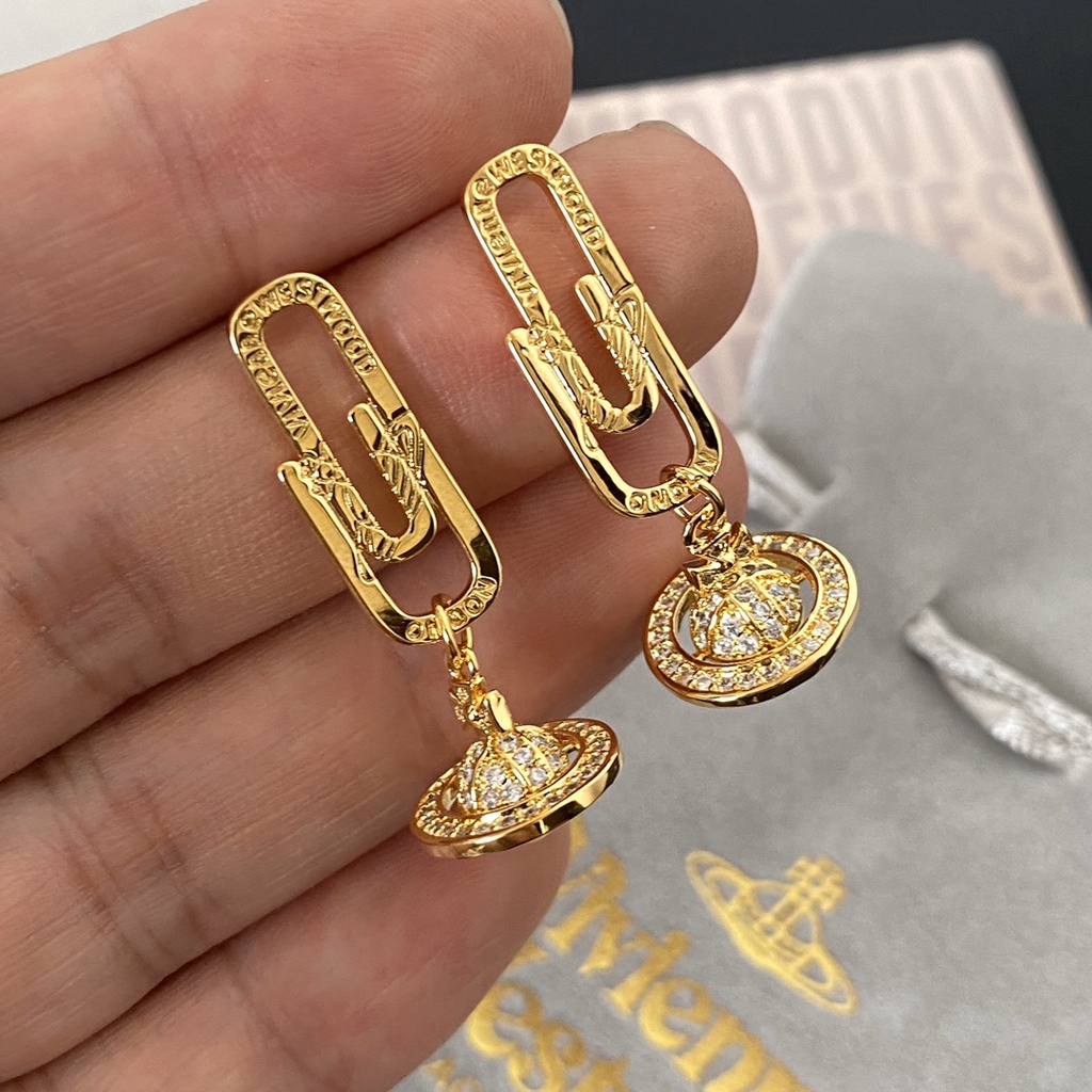 Khuyên Tai Tròn Khắc Chữ Vivienne Westwood Bằng Thép Titan Thời Trang Cho Nữ