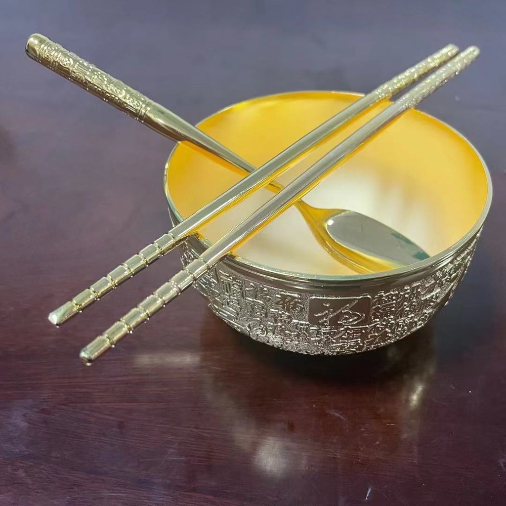 Bộ Bát Đĩa Muỗng Đũa Ăn Uống Màu Vàng Đồng Từ Việt Nam Dành Cho Tiệc Cưới