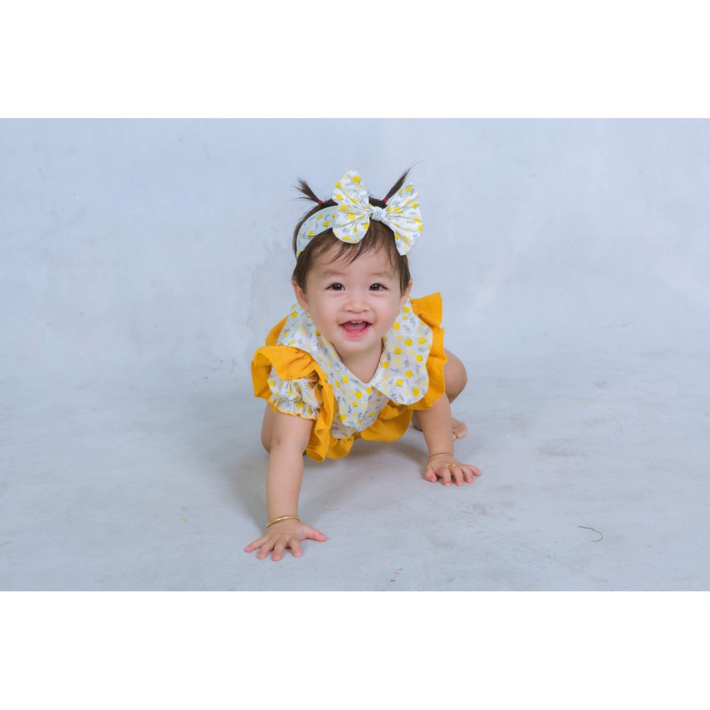 Set Body yếm vàng mơ kèm turban cho bé gái ⚡ 𝗙𝗥𝗘𝗘𝗦𝗛𝗜𝗣 ⚡ Hàng thiết kế - Chất liệu mềm mát và dịu nhẹ cho da bé