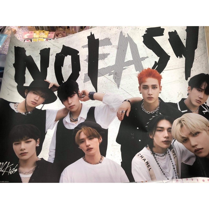 Ảnh khổ lớn l Poster No Easy của nhóm STRAYKIDS (nên chọn TUBE)