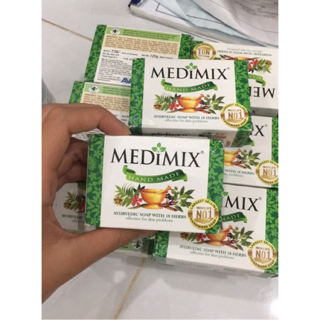 FOLLOW 33K – 14H ngày 06/03 –Xà phòng trị mụn Medimix 125g- màu xanh - Happystore