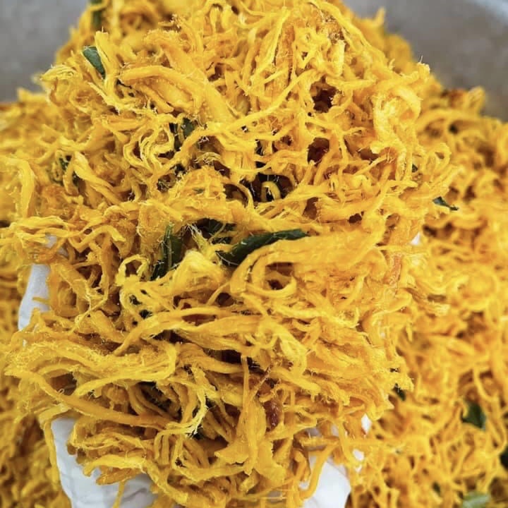 Khô Gà Lá Chanh Nhà Làm Gia Vị Tỏi, Ớt, Lá Chanh _ Cay Và Không Cay Hộp 250gr,  Ăn Là Mê | BigBuy360 - bigbuy360.vn