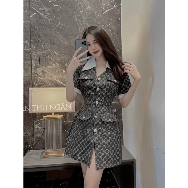 Đầm thời trang nữ mặc đi chơi chất kaki dày in hoạ tiết cổ v sơ mi bèo nhọn đính nút giữa túi hộp