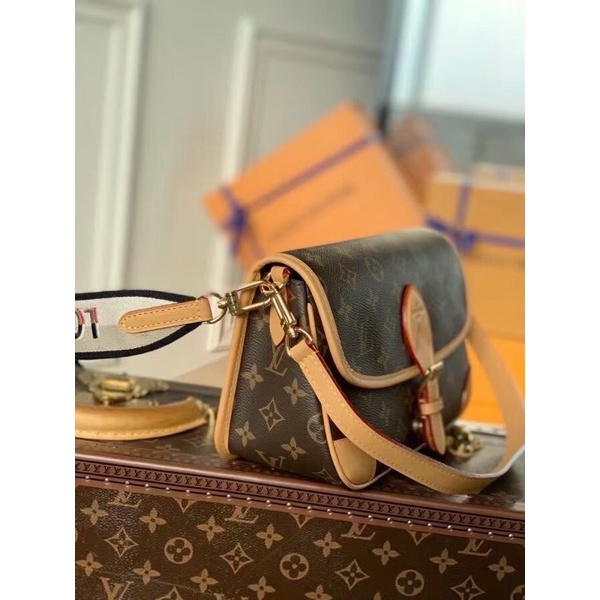 Túi đeo chéo logo thương hiệu Louis Vuitton LV cao cấp da thật hàng vip 1-1