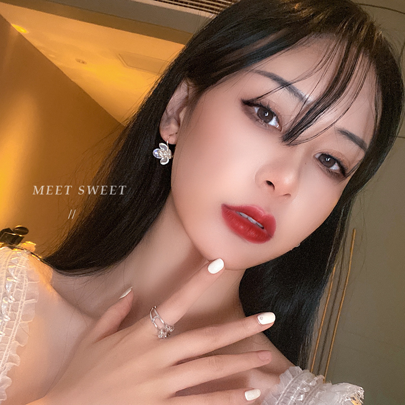 Bông Tai Hình Hoa Đính Ngọc Trai Và Kim Cương Giả Phong Cách Hàn Quốc Ngọ