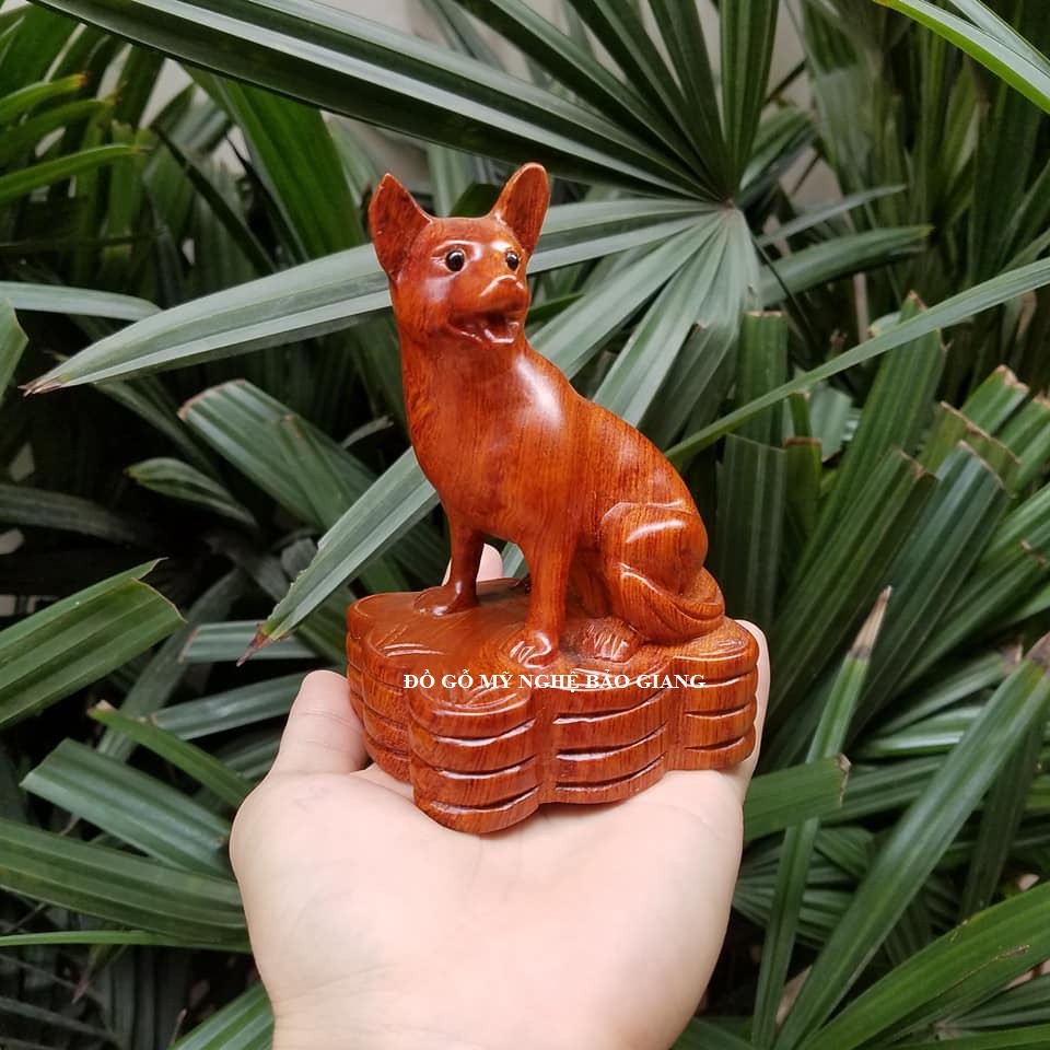 Tượng con chó gỗ hương cao 12 cm