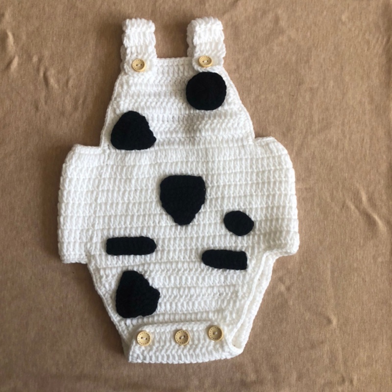 Bộ 3 Món Áo Liền Quần Dệt Kim Thủ Công Đính Nút + Mũ Beanie Hình Bò Sữa Làm Đạo Cụ Chụp Ảnh