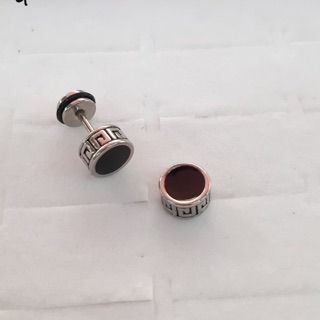 Khuyên tai chrome heart, khuyên y tế