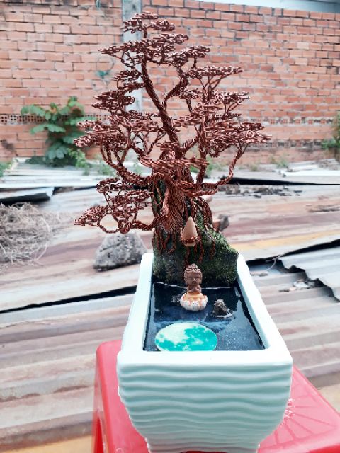 Cây bonsai handmade bằng dây đồng.