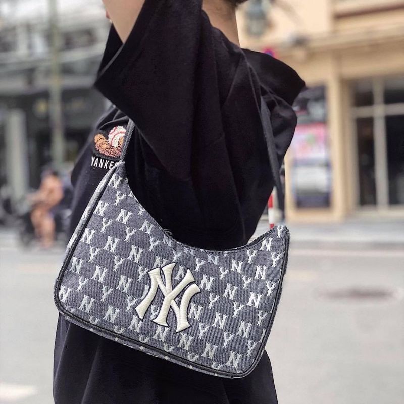Túi MLB MONOGRAM Jacquard Hobo Bag NEW YORK YANKEES
