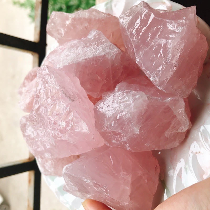 Mua 1 tặng 1 đá thô rose quartz thanh tẩy bài tarot tặng đá thô vụn ngẫu nhiên