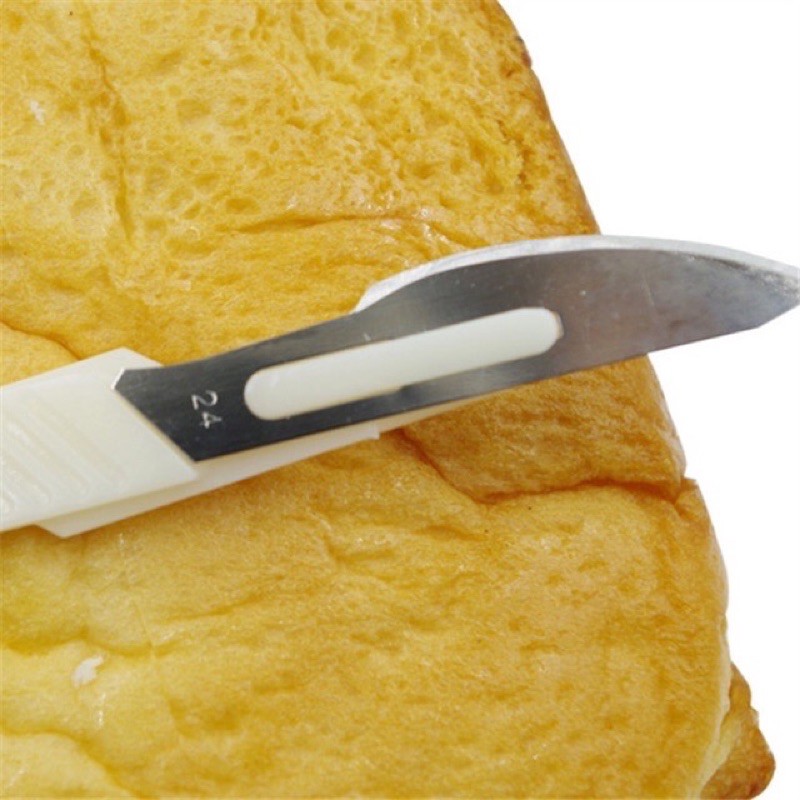 Dao rạch bánh mì cán trắng