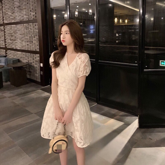Đầm ren ngắn tay cổ vạt chéo cột dây sau lưng | BigBuy360 - bigbuy360.vn