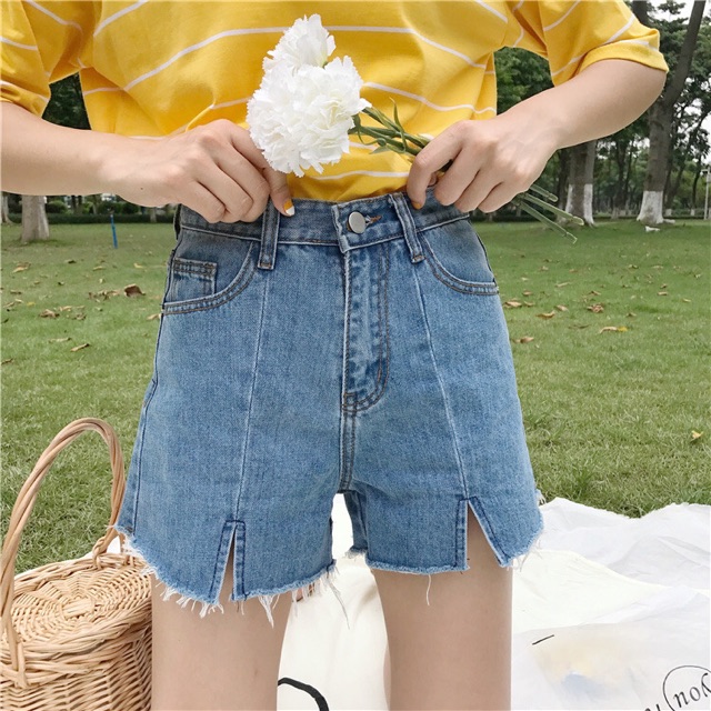 Quần Short Jean Cạp Cao Ống Rộng Xẻ Gấu