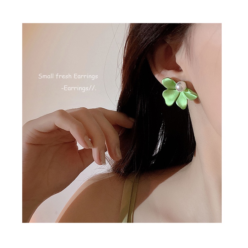 Khuyên Tai Đính Hoa Màu Xanh Lá Kiểu Hàn Quốc Sang Trọng