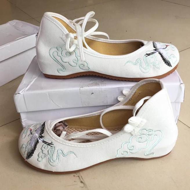 Giày cổ trang thêu vải họa tiết thêu hạc 3cm có sẵn