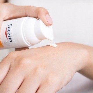 Kem chống nắng kiểm soát nhờn Eucerin Oil Control Spf50+ | BigBuy360 - bigbuy360.vn