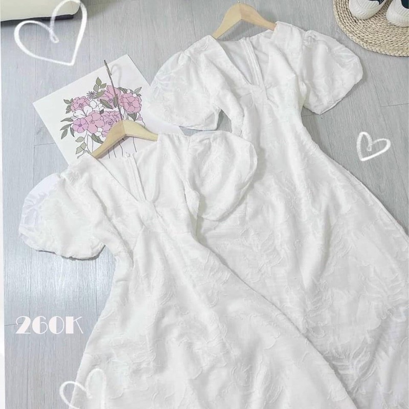 Đầm trắng cổ tim nơ ngực thanh lịch, sang trọng | BigBuy360 - bigbuy360.vn