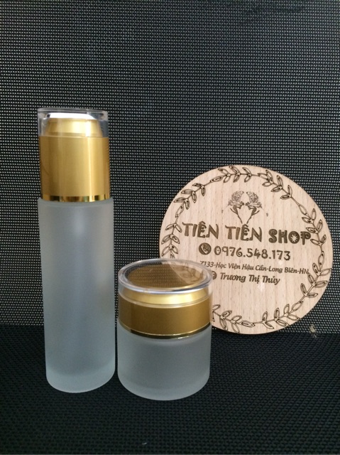 Chai thủy tinh mờ vai vuông đầu xịt giọt nắp vàng , hũ thuỷ tinh mờ 100ml nắp vàng