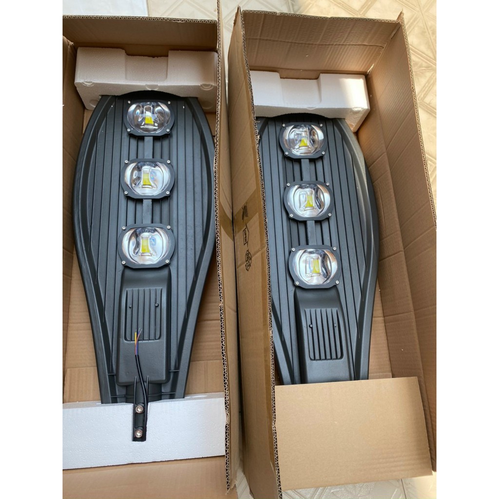 Đèn đường kiểu chiếc lá chống nước IP68 công suất 100W