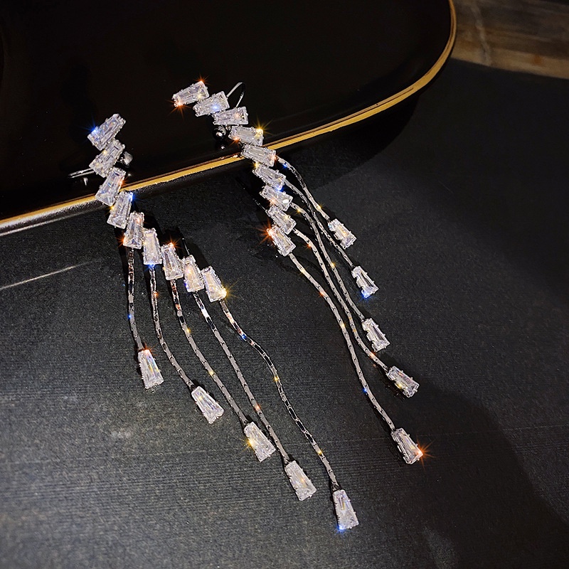 Đôi Bông Tai Dáng Dài Hình Đôi Cánh Đính Đá Xinh Xắn Cho Nữ