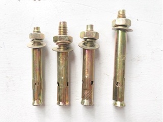 Nở sắt, nở sắt móc