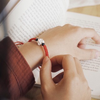 Vòng chỉ tết 2 hạt Trầm Hương 4 ly mix charm hoa sen bạc