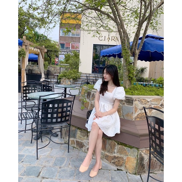 Váy tay phồng xếp ly eo