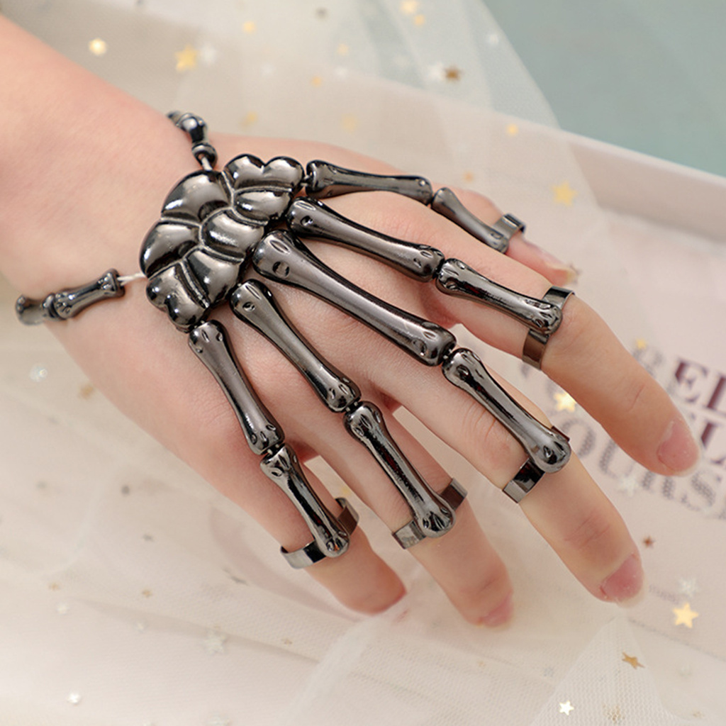 Vòng tay kết hợp nhẫn hình xương bàn tay phong cách gothic độc đáo
